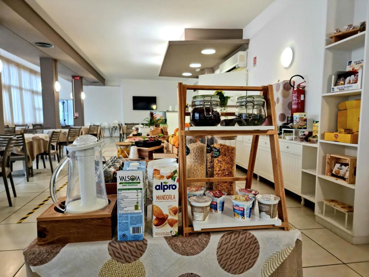 Hotel Elefantino Grey - Free Breakfast & Brunch Until 13-00 - Vicinissimi A Mirabilandia Мілано-Маріттіма Екстер'єр фото